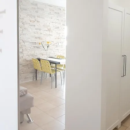 - Pine Diklo Apartament *