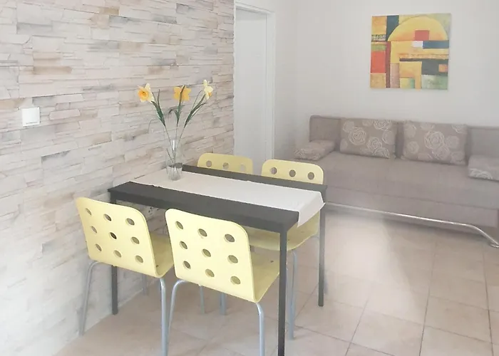 - Pine Diklo Apartment Zadar