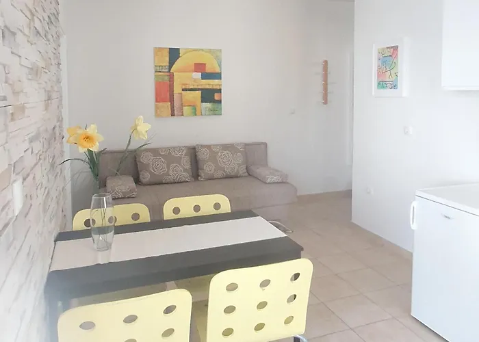 - Pine Diklo Apartment