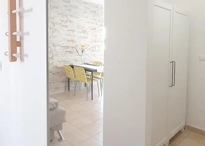 - Pine Diklo Apartment *
