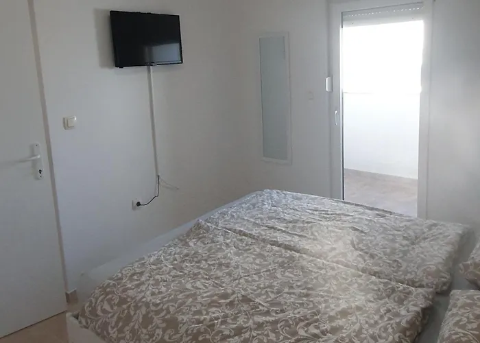 - Pine Diklo * Ζαντάρ